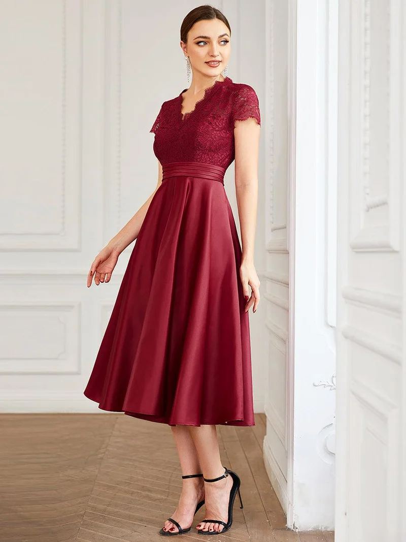 ever HARLEY|Élégante robe de soirée mi-longue à manches courtes et à fleurs brodées à col en V