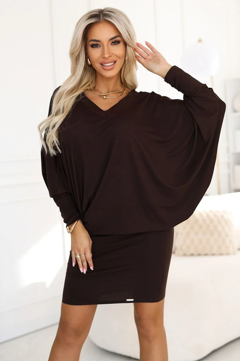 Robe marron courte manches longues chauve-souris