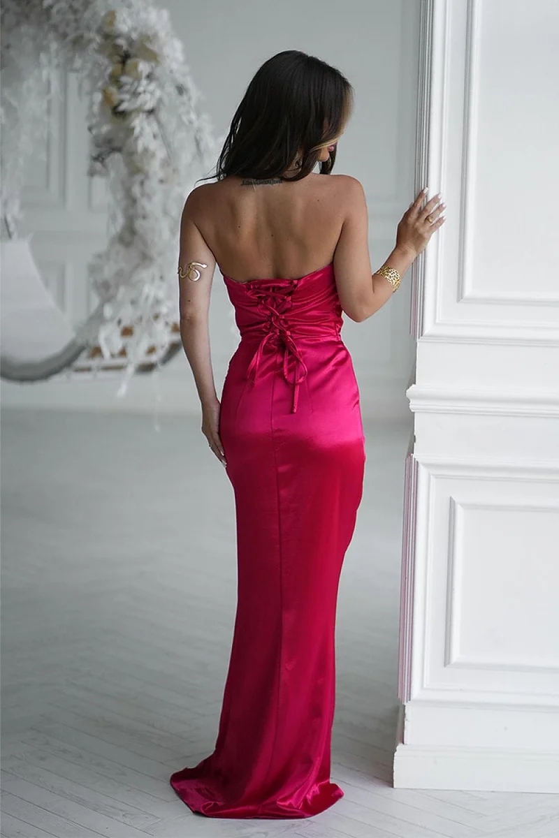 Robe bustier rouge longue fendue avec rose drapée