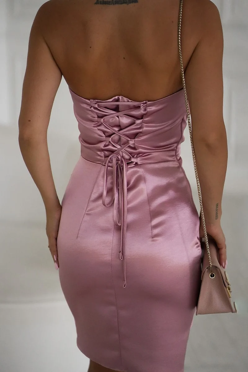 Robe de cocktail courte bustier satin rose poudré