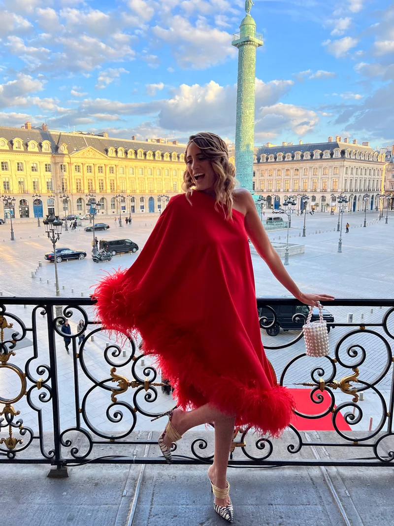 Robe rouge à plumes