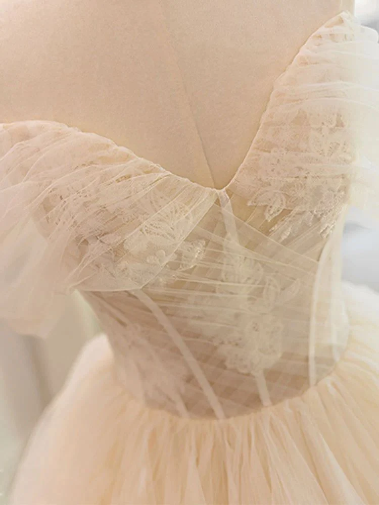 Robe de bal princesse romantique à volants et épaules dénudées