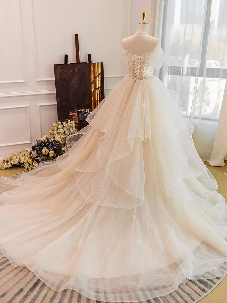 Robe de bal princesse romantique à volants et épaules dénudées