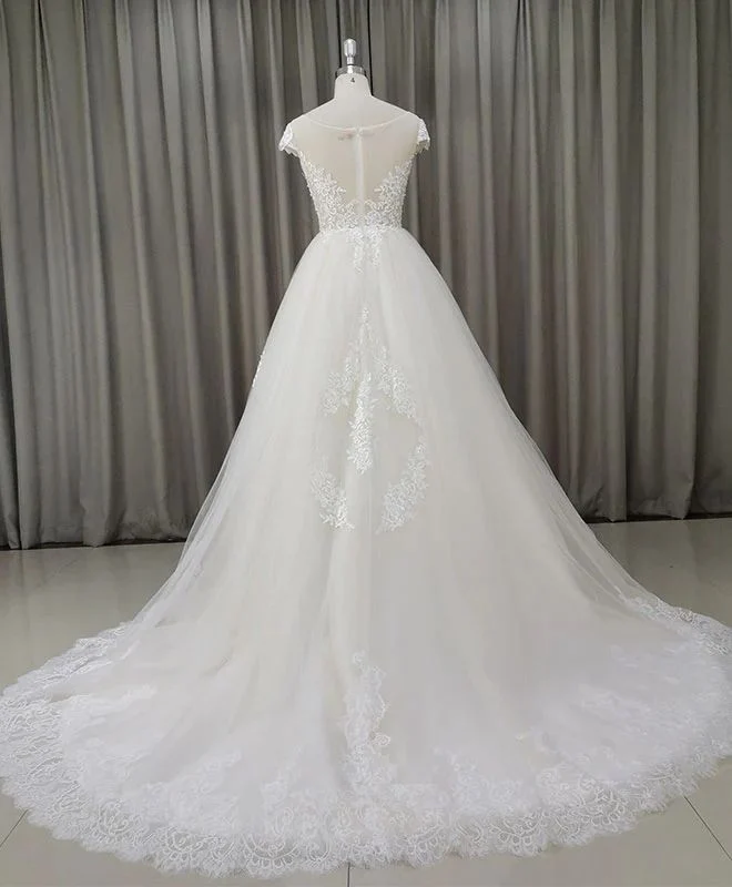 Robe de mariée princesse en dentelle avec manches courtes