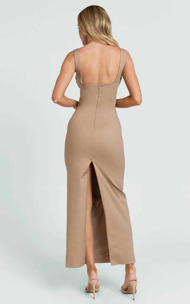 Benita Midi Dress - Scoop Neck Ruched Fitted Dress in Mocha