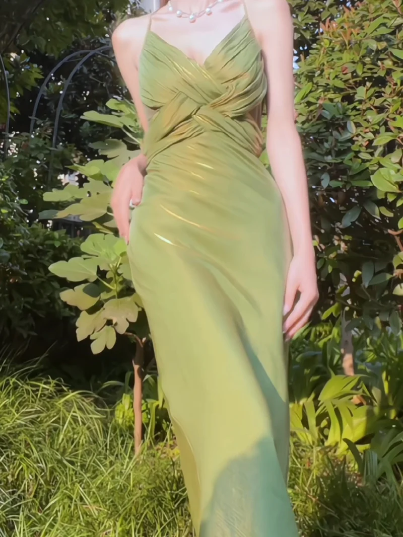 Robe semi-formelle vert sauge pour invité au mariage