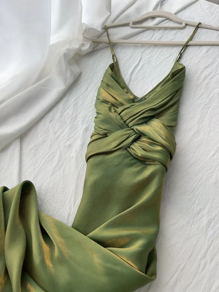 Robe semi-formelle vert sauge pour invité au mariage