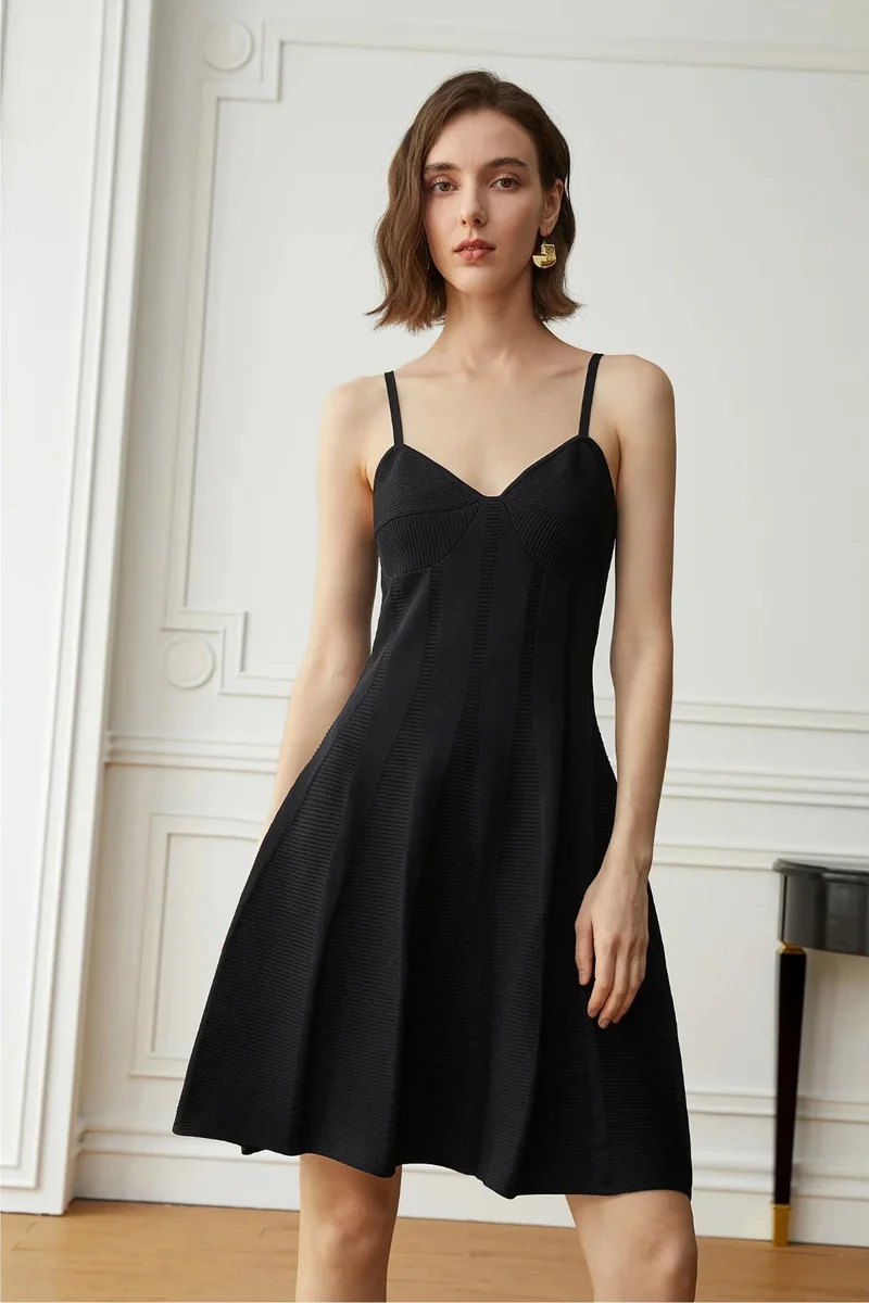Petite robe noire classique unique
