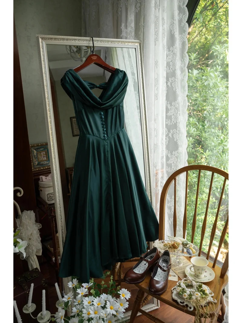 Robe vert émeraude vintage à col bénitier et dos ouvert des années 50