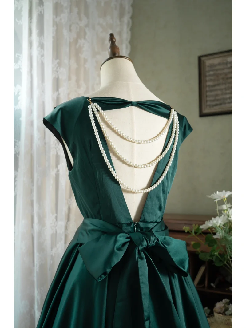 Robe vert émeraude vintage à col bénitier et dos ouvert des années 50