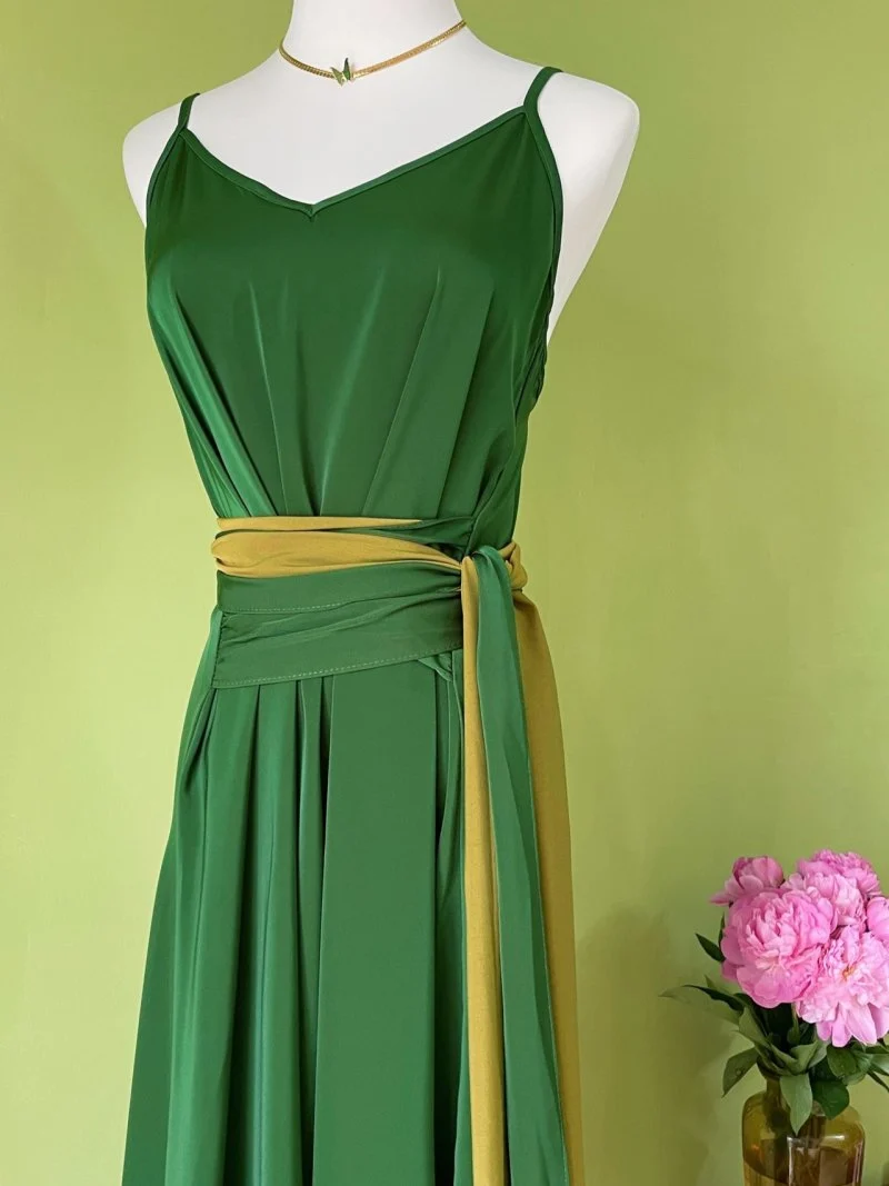 Robe longue d'été verte à nouer à la taille