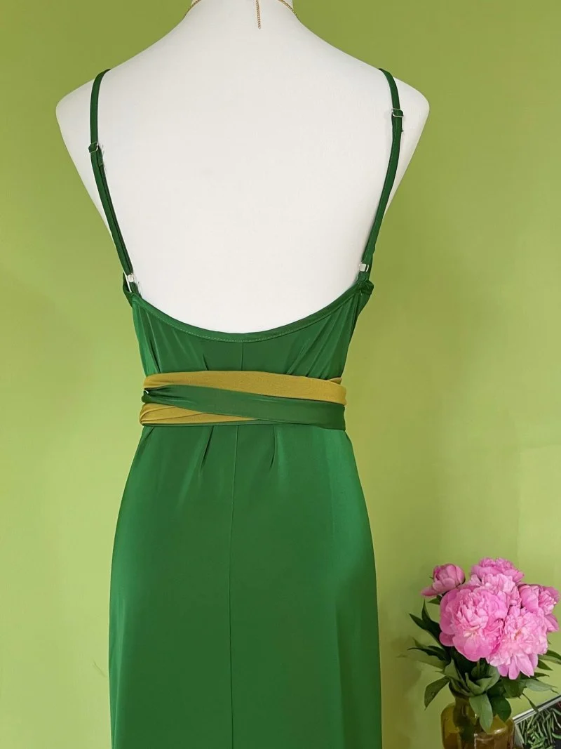Robe longue d'été verte à nouer à la taille