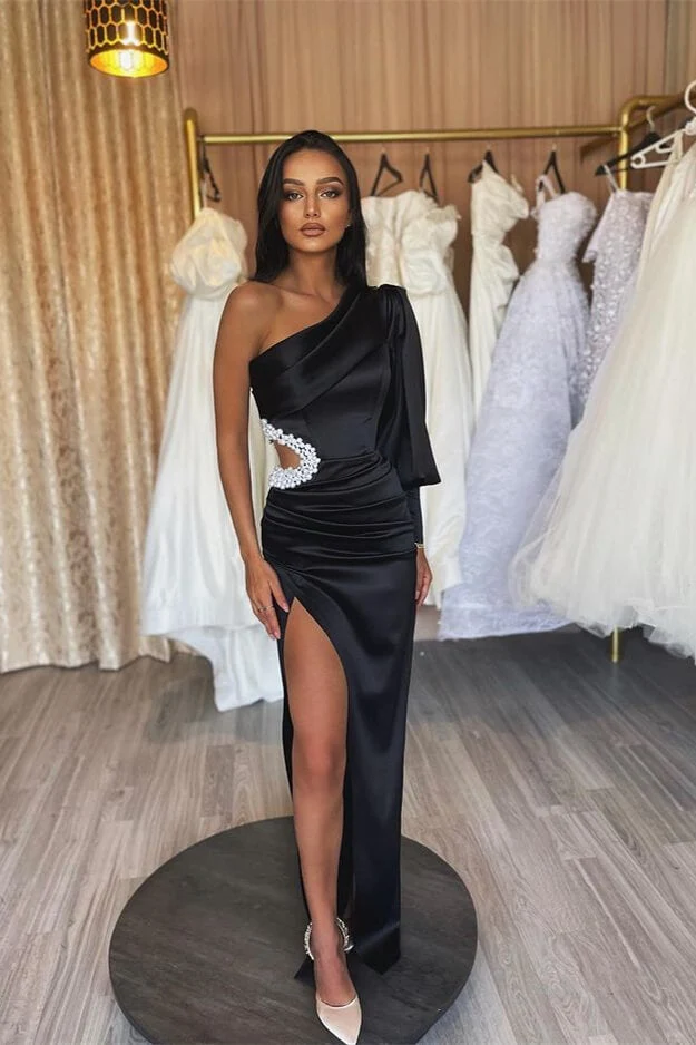 Charmante robe de soirée noire à manches longues, échancrée et fente plissée