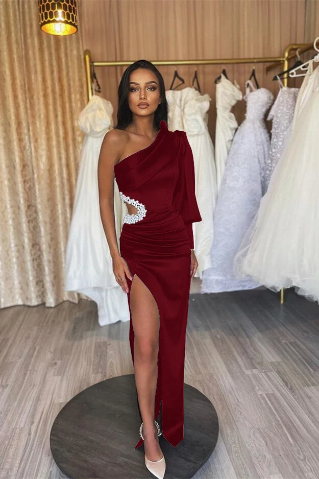 Charmante robe de soirée noire à manches longues, échancrée et fente plissée