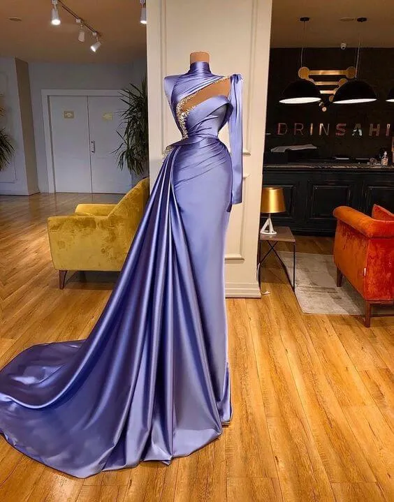 Robe de bal sirène élégante à col haut et manches longues avec volants perlés
