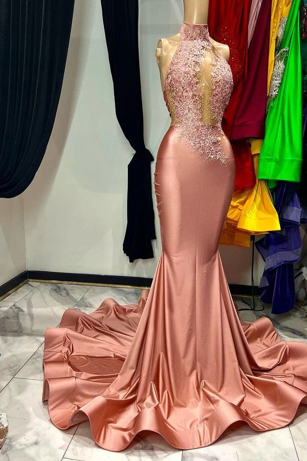 Robe de bal sirène rouge corail élégante avec licou sans manches et appliqués
