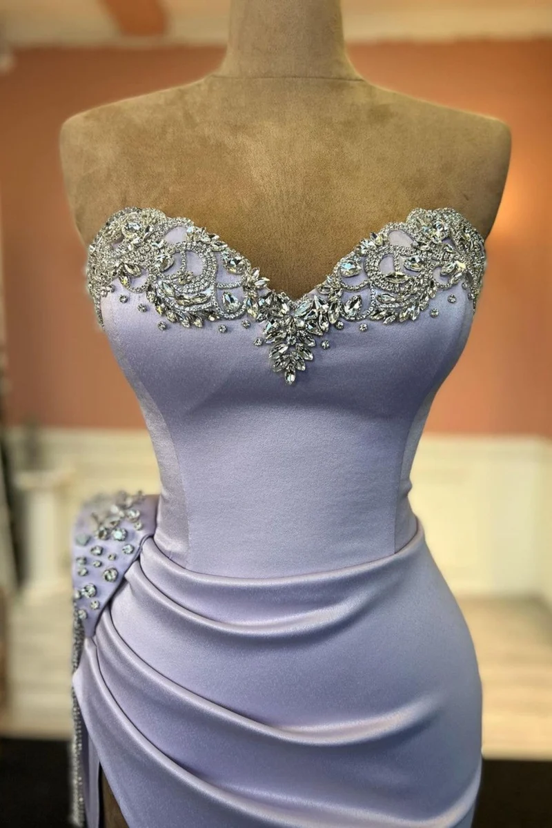 Robe de bal élégante violette à décolleté en cœur avec corsage perlé et fente latérale haute