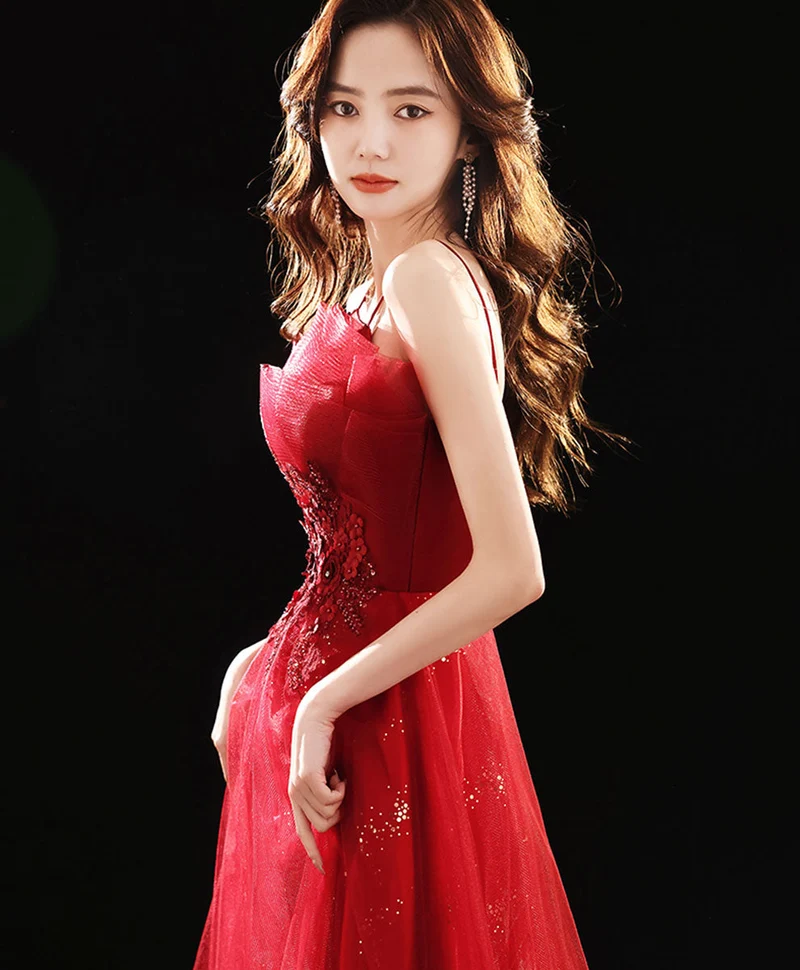 Robe de bal longue élégante en tulle bordeaux avec coupe trapèze