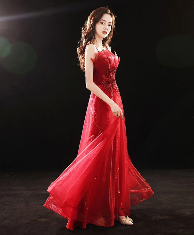 Robe de bal longue élégante en tulle bordeaux avec coupe trapèze