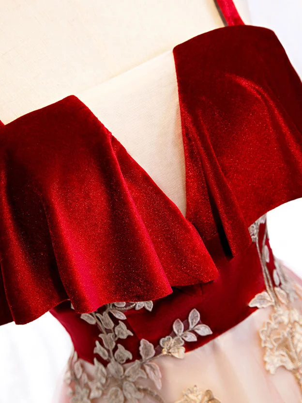 Robe de bal élégante bordeaux coupe trapèze en tulle et dentelle, longue et formelle
