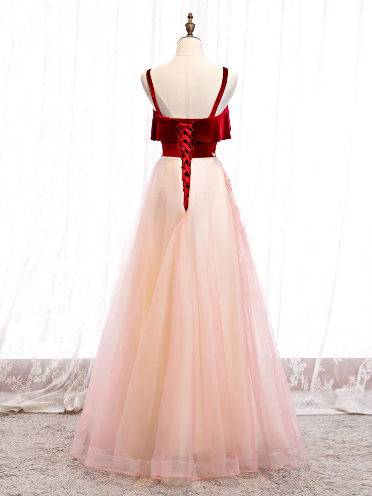 Robe de bal élégante bordeaux coupe trapèze en tulle et dentelle, longue et formelle