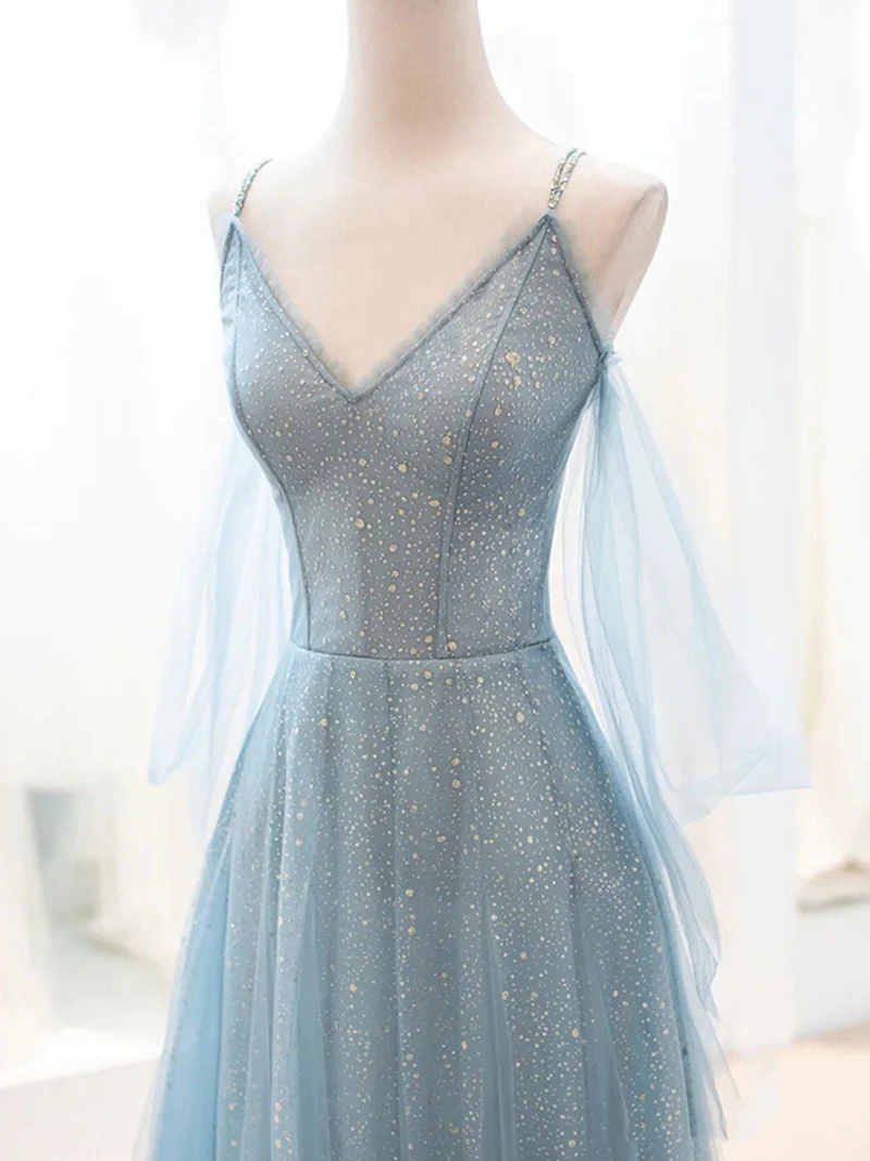 Robe de bal longue élégante en tulle à paillettes et col en V gris-bleu : une superbe robe de soirée