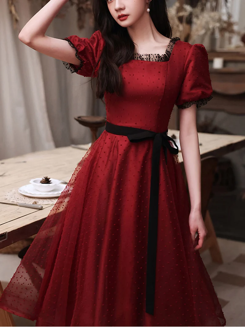 Robe de bal courte élégante en tulle bordeaux pour demoiselles d'honneur