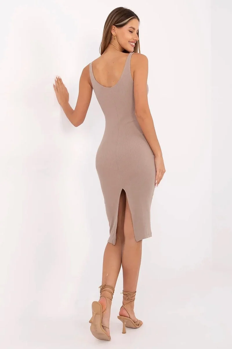 Robe beige moulante midi fendue sans manches