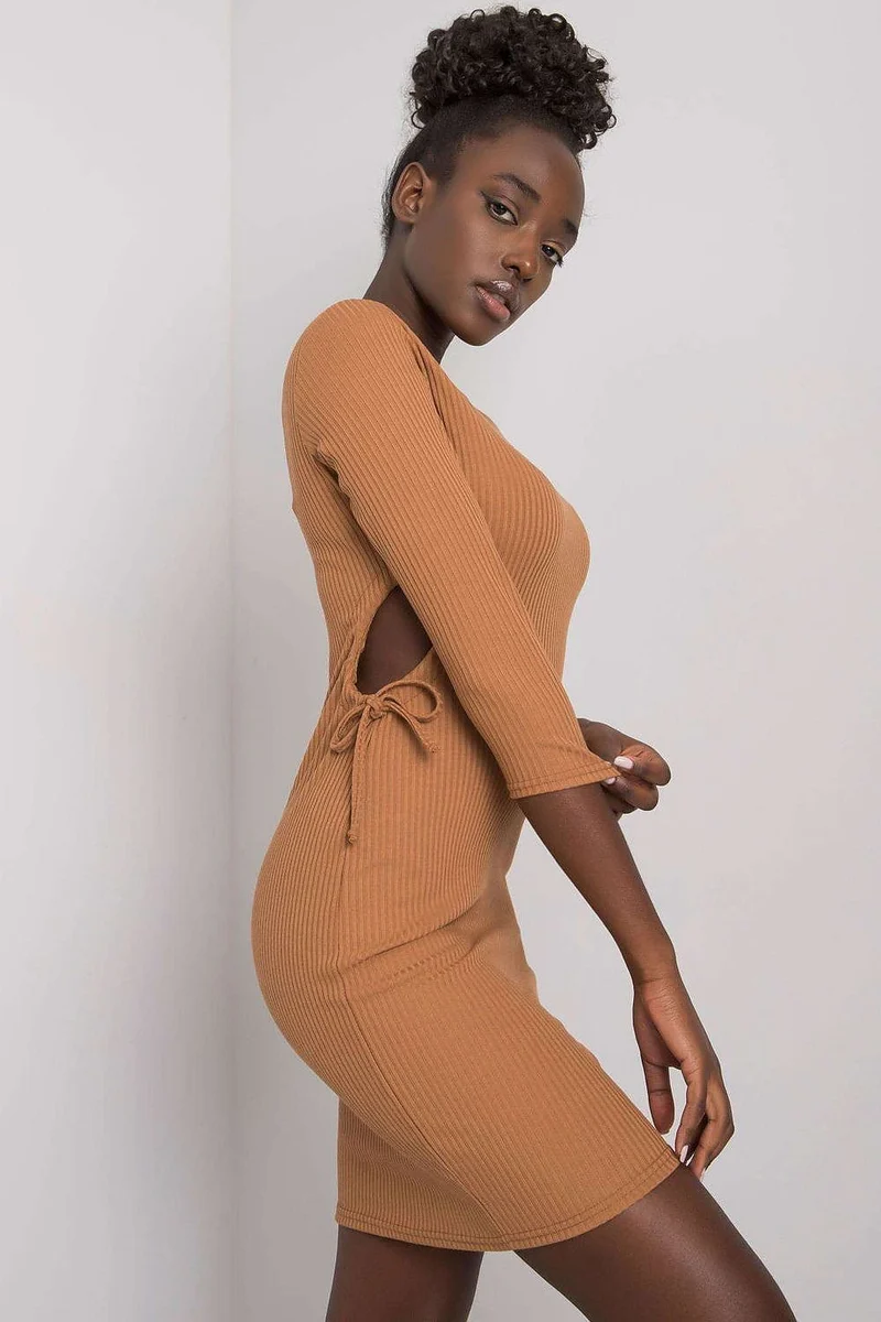 Robe moulante casual manches trois-quarts