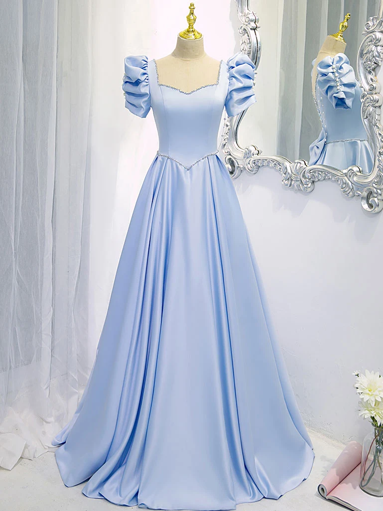 Robe de soirée longue dos nu en satin bleu élégant et glamour