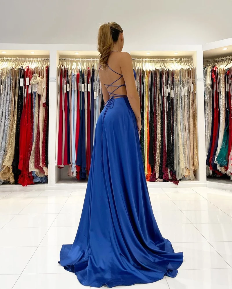 Robe de bal élégante bleu roi à col en V, fente jusqu'aux cuisses et bretelles spaghetti