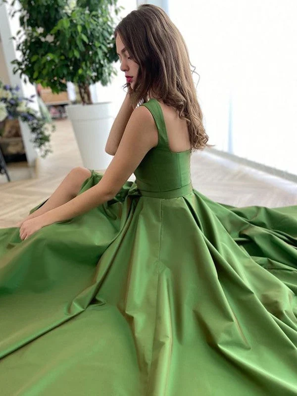 Robe de bal élégante sans manches avec boutons charmants et fente haute