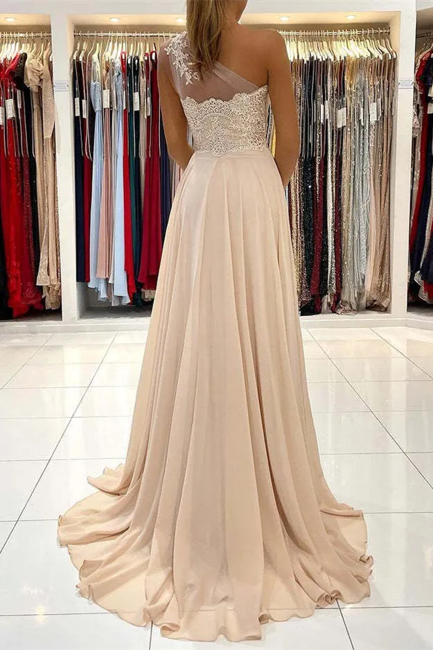 Robe de bal élégante à une épaule avec appliques en dentelle : coupe trapèze, fente haute, longueur au sol