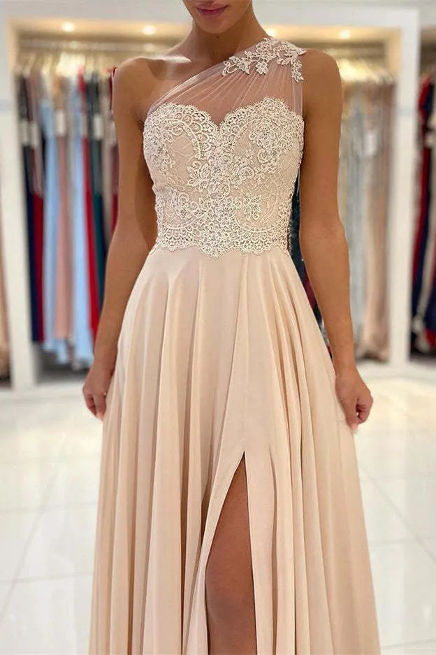 Robe de bal élégante à une épaule avec appliques en dentelle : coupe trapèze, fente haute, longueur au sol