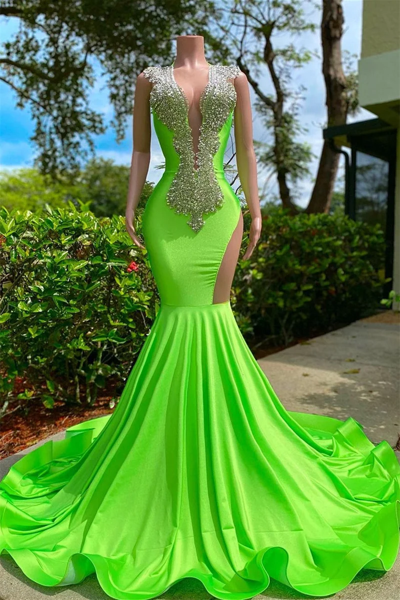 Superbe robe de bal sirène verte : sans manches, avec appliques et découpes chics