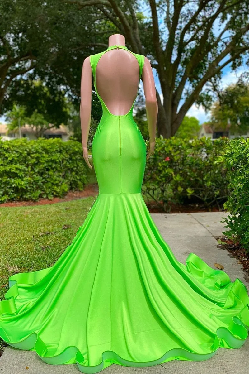 Superbe robe de bal sirène verte : sans manches, avec appliques et découpes chics