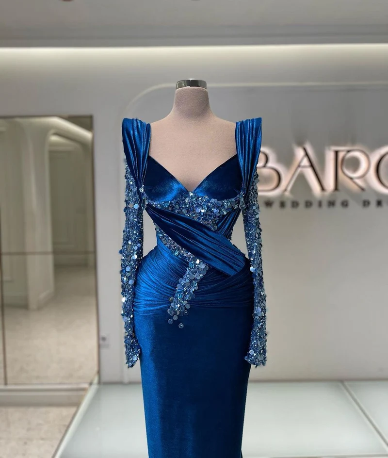 Robe de bal sirène bleu roi à manches longues et perles