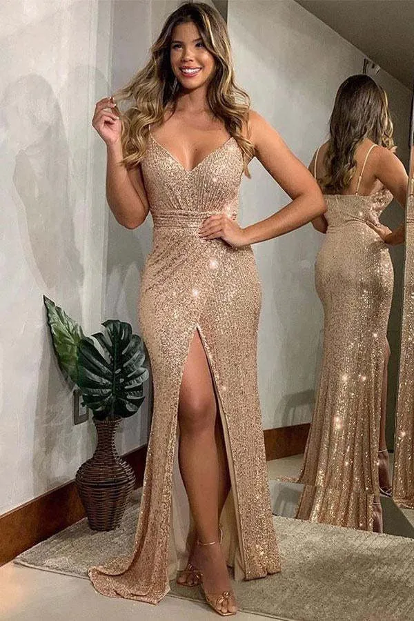 Superbe robe de bal à bretelles spaghetti et sequins avec une fente haute séduisante