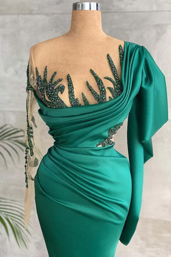 Robe de bal élégante vert émeraude à perles, manches longues plissées et volants