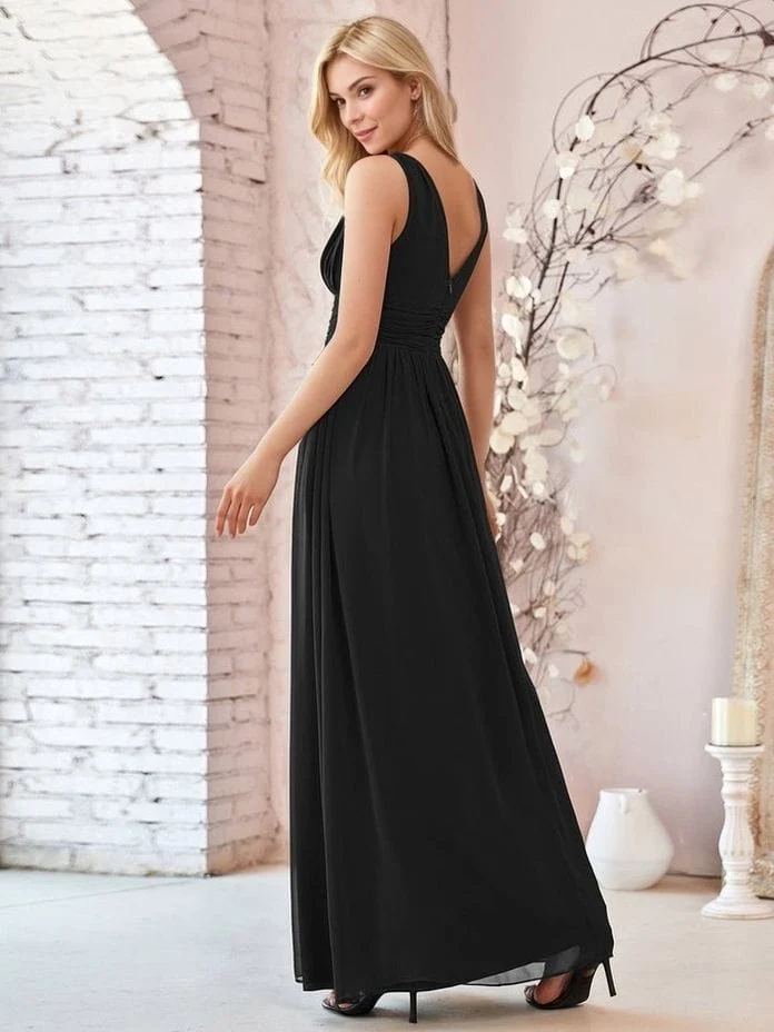 Robe de soirée noire longue sans manches