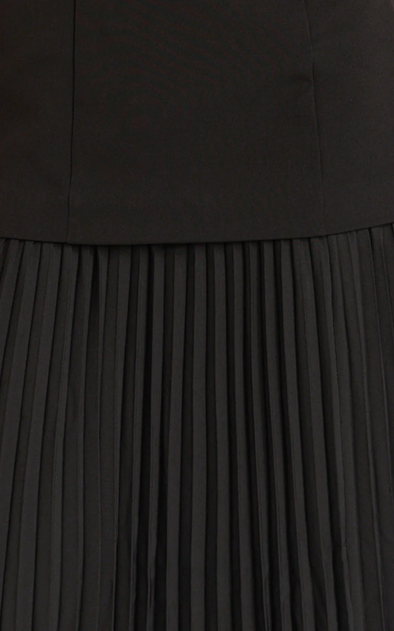 Loretta Maxi Dress - Contrast Halter Neck Pleated Dress in Black
