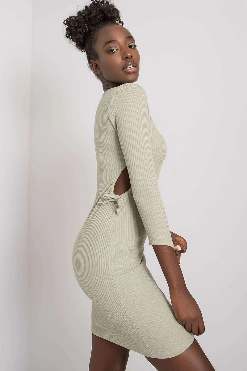 Robe casual beige courte moulante manches longues