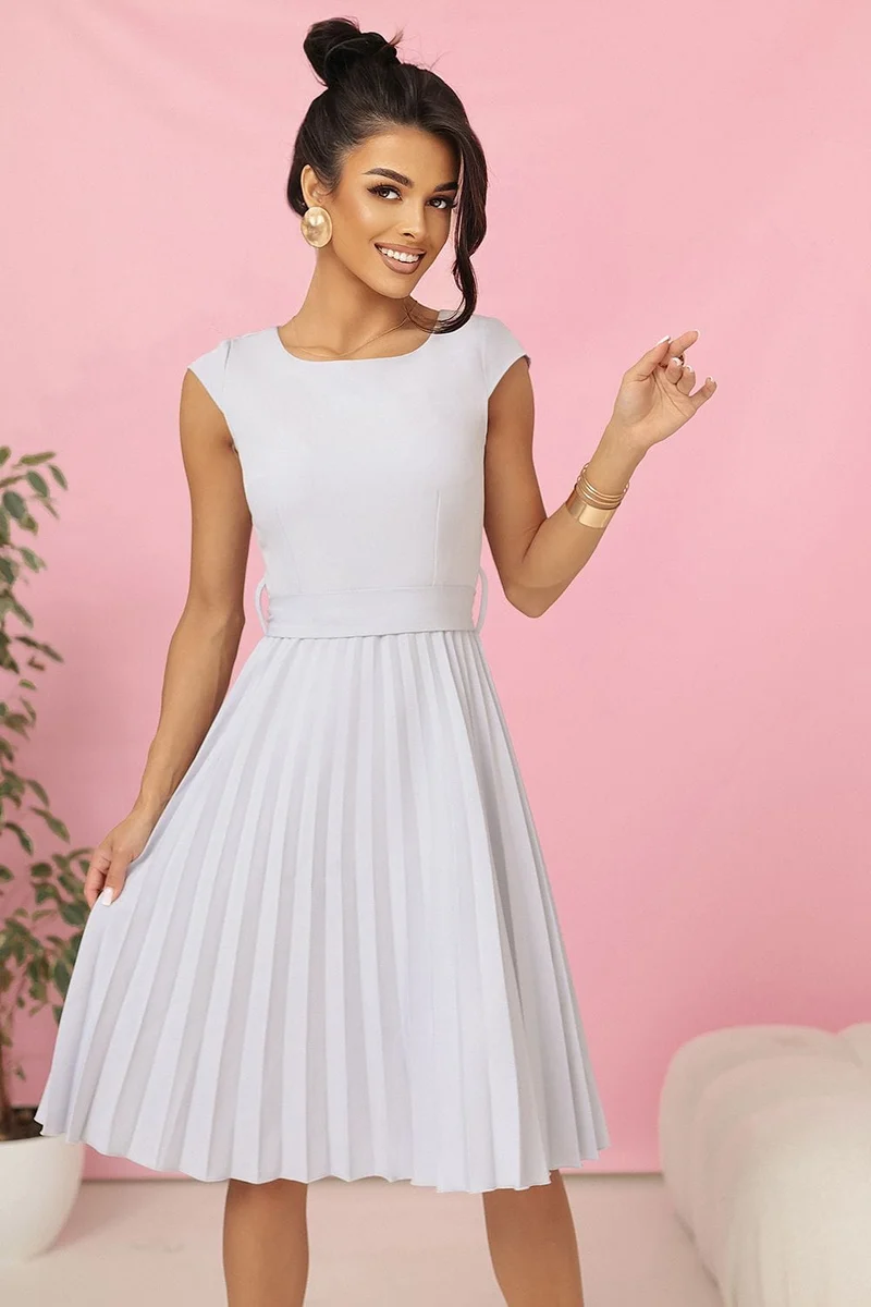 Robe plissée grise sans manches