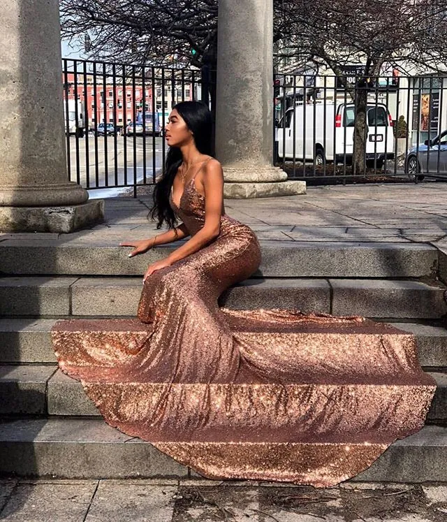 Robe de bal sirène à paillettes or rose scintillantes et bretelles spaghetti