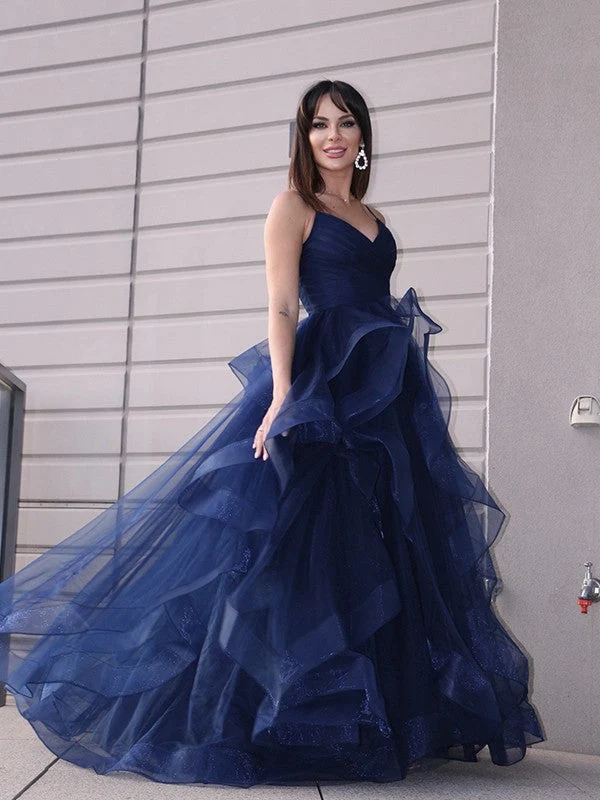 Robe de bal bleu marine à bretelles spaghetti et volants, coupe asymétrique et fendue