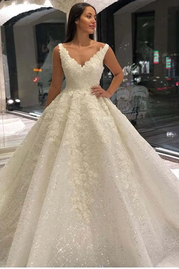 Robe de mariée élégante coupe trapèze, col en V, longueur au sol, avec dentelle délicate et applications de paillettes