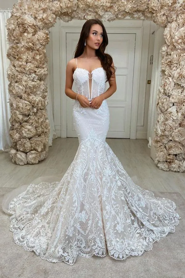 Robe de mariée sirène élégante avec décolleté en cœur, dentelle et dos nu