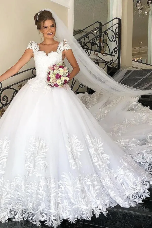 Robe de mariée princesse élégante avec manches courtes, tulle et appliqués en dentelle délicate