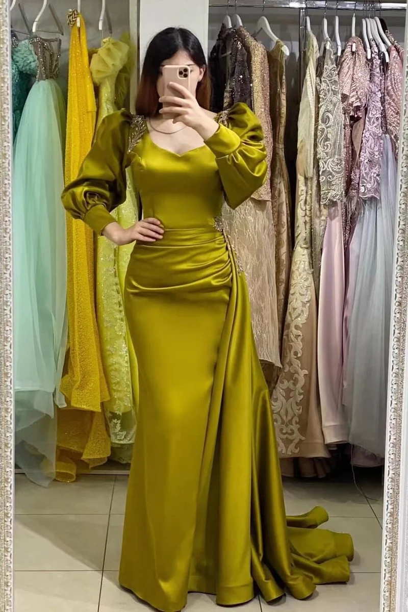 Robe de soirée sirène élégante à manches longues et détails de perles raffinés