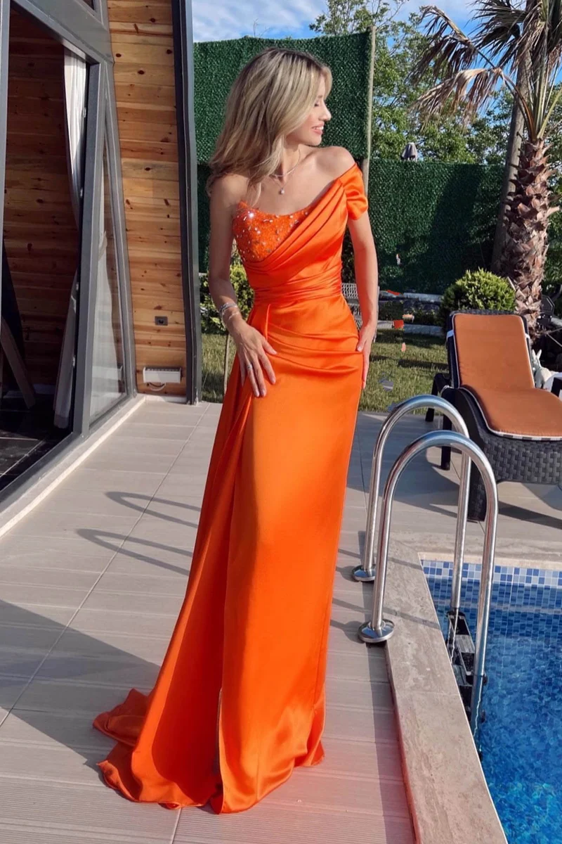 Robe de bal sirène orange élégante à une épaule avec volants perlés et fente